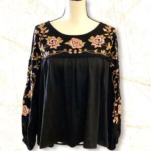 In Loom Blouse Boho Peasant Women's Small Black/Floral Embroidered Pleated Top